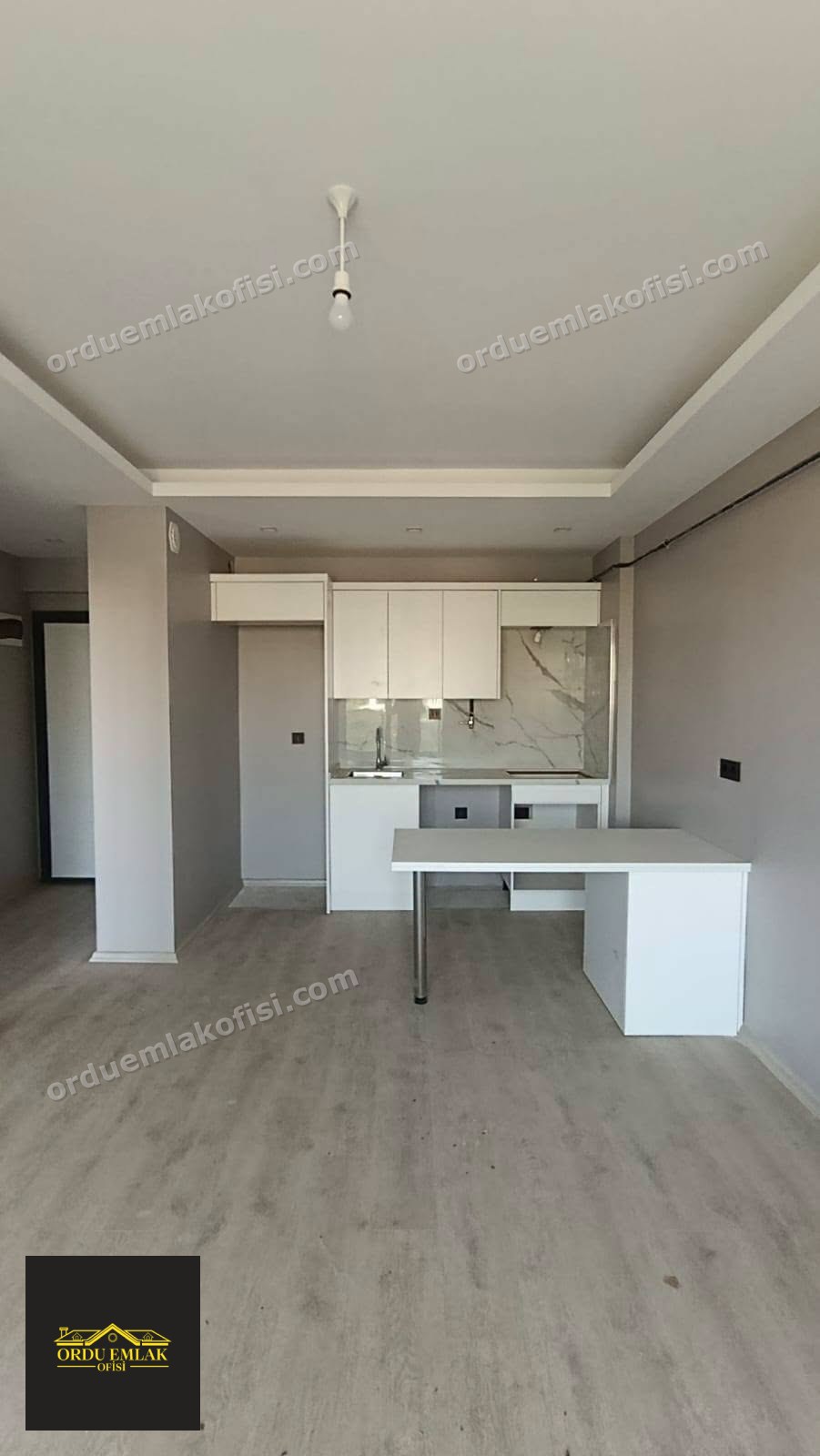 Cumhuriyet mah. Suit 165 sitesinde. Ayzek otel ve Ford bayii yanı KİRALIK